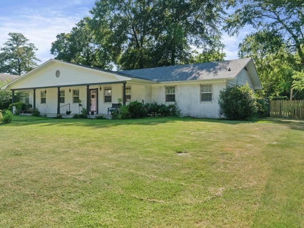 11 Deerwood Dr, Conway, AR 72034