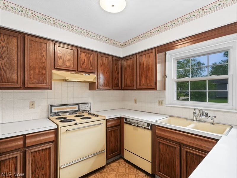 2724 Olentangy Drive, Akron, OH 44333 Photo 7