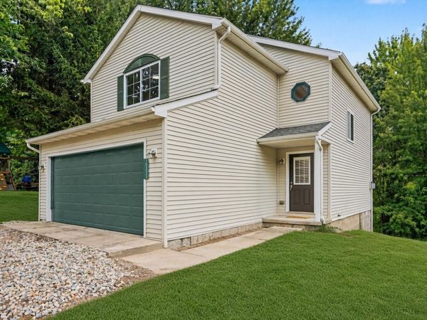10325 Michael Boulevard, Pinckney, MI 48169