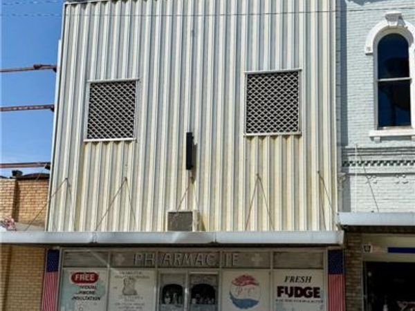 415 Commercial Street, Oswego, KS 67356