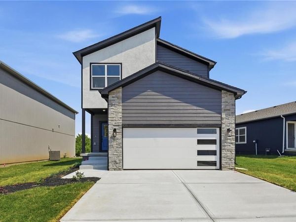 806 Glenn Circle, Raymore, MO 64083