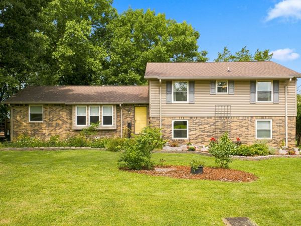 272 Clearlake Dr W, Nashville, TN 37217