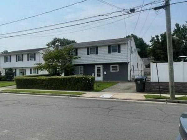 84 E Laurel Street E, Port Reading, NJ 07064