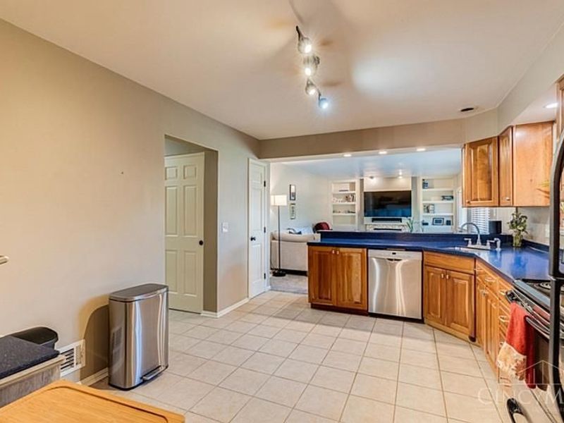 5558 Foxrun Court, Cincinnati, OH 45239 Photo 10