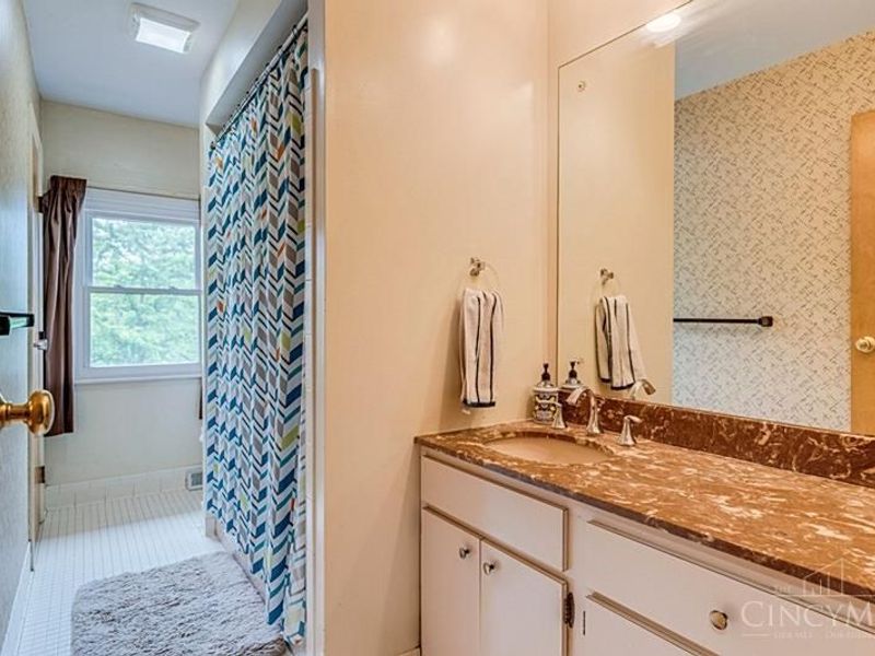 5558 Foxrun Court, Cincinnati, OH 45239 Photo 32