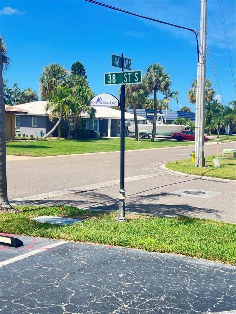 3789 46th Avenue S, Unit 202, Saint Petersburg, FL 33711 Photo