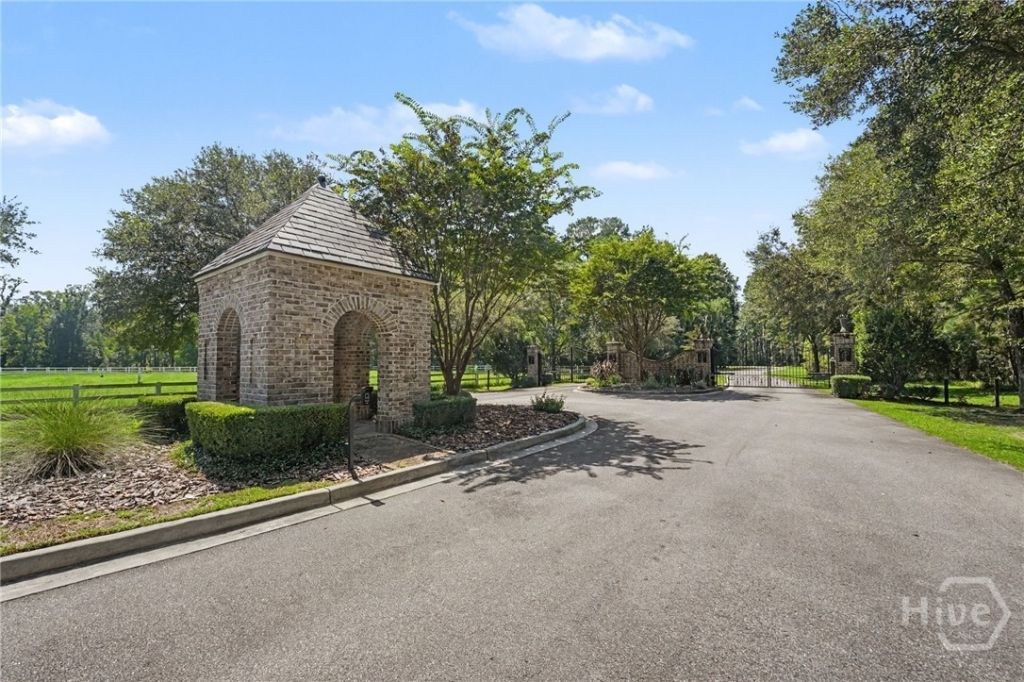 1071 Bridle Path Boulevard Photo 8