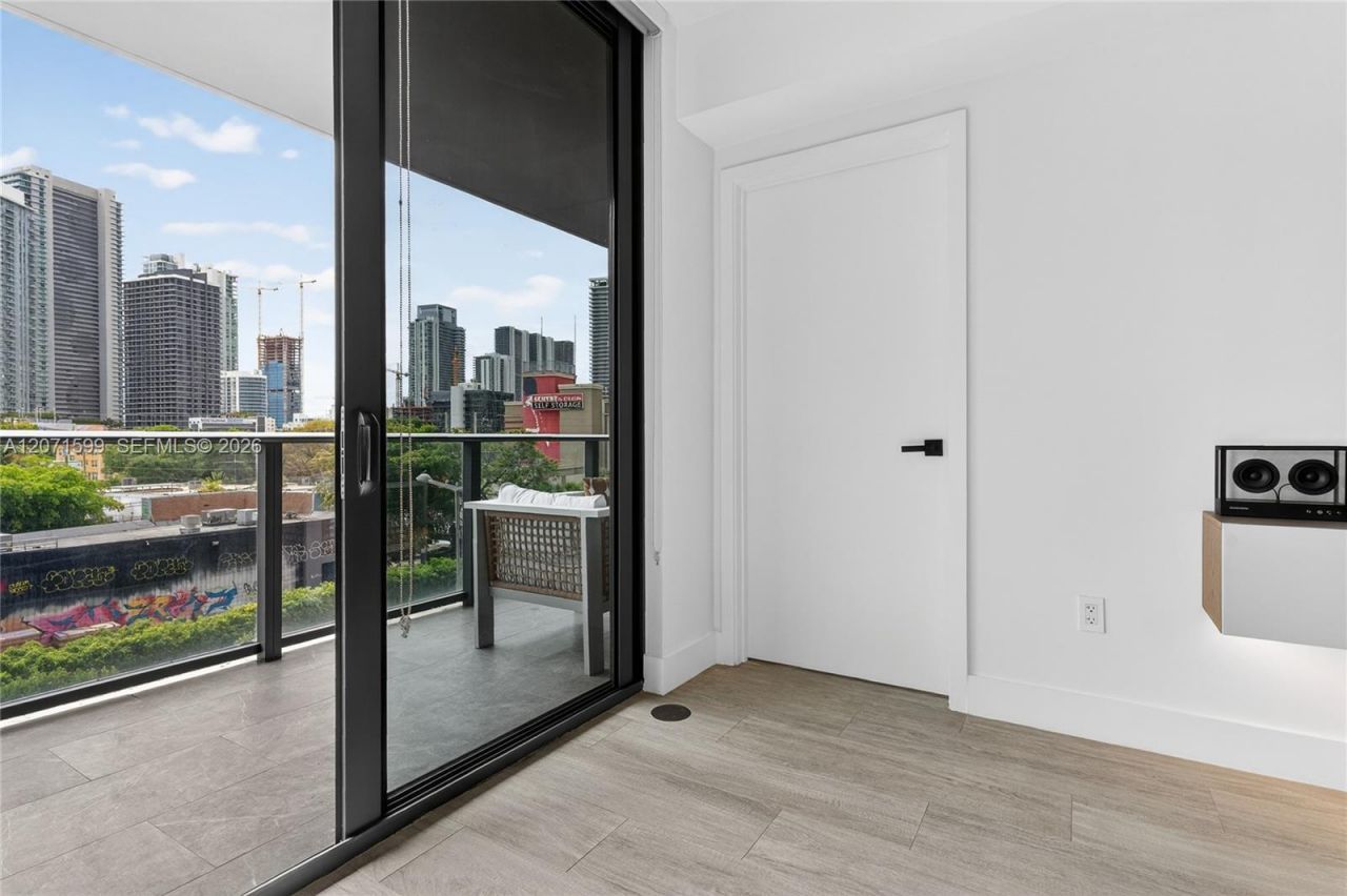 121 NE 34th St, Unit L305, Miami, FL 33137 Photo