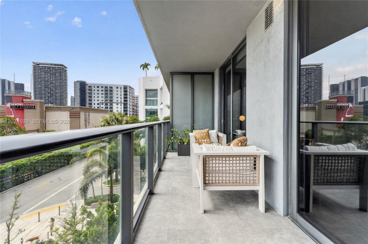 121 NE 34th St, Unit L305, Miami, FL 33137 Photo