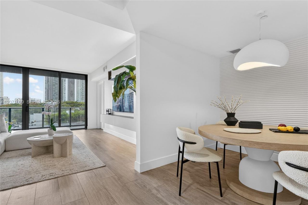121 NE 34th St, Unit L305, Miami, FL 33137 Photo