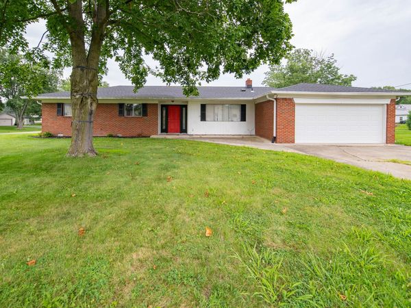 13907 E 117th Street , Fishers, IN 46037