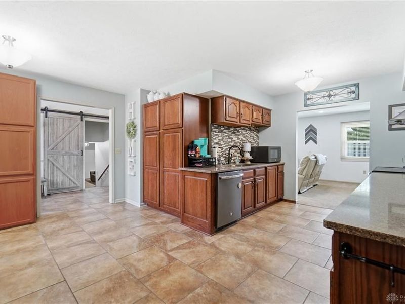 4041 Shadowleaf Drive, Bellbrook, OH 45305 Photo 14