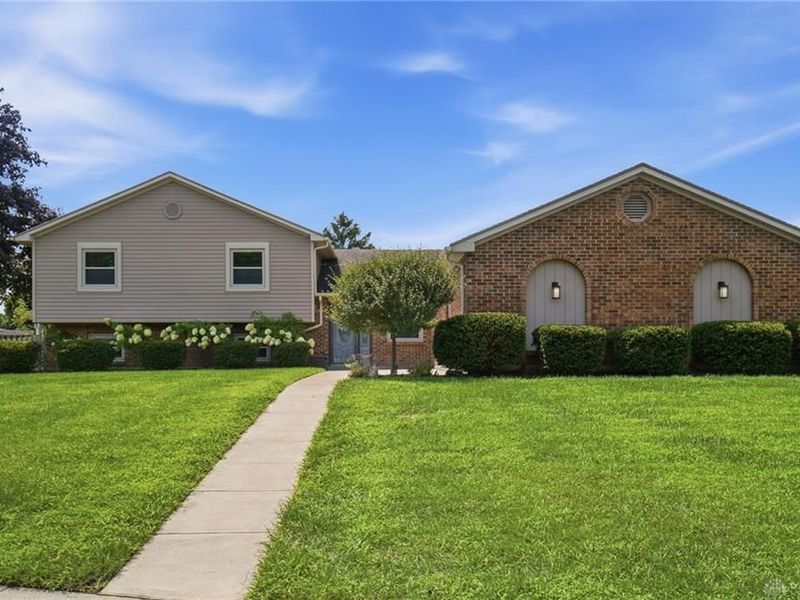 4041 Shadowleaf Drive, Bellbrook, OH 45305 Photo 3