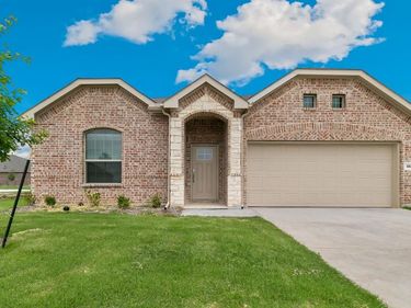 952 Dustwood Drive, Fort Worth, TX 76052