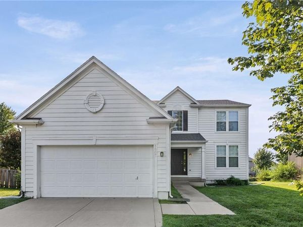 1807 W Fredrickson Drive, Olathe, KS 66061