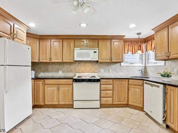 18 Patterson St, Harrison, NJ 07029