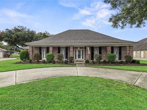 10 E WOODLAWN Drive, Destrehan, LA 70047