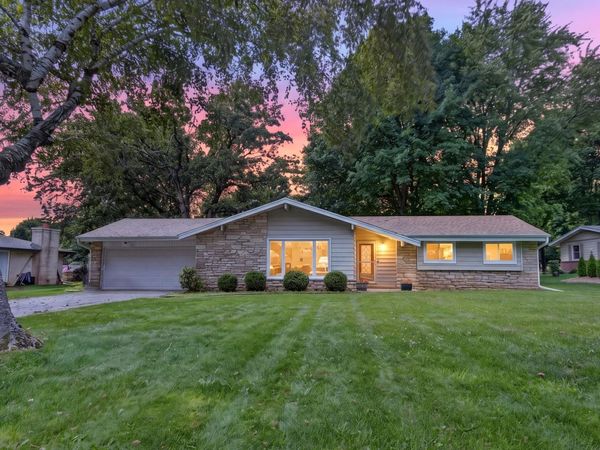 3830 Lakeview Dr, Mount Pleasant, WI 53403