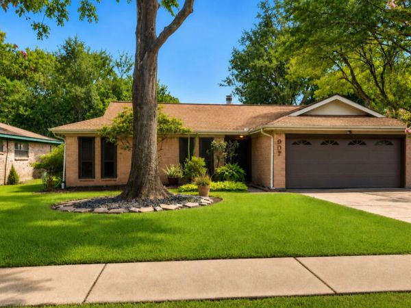 907 REDWAY LN, Houston, TX 77062