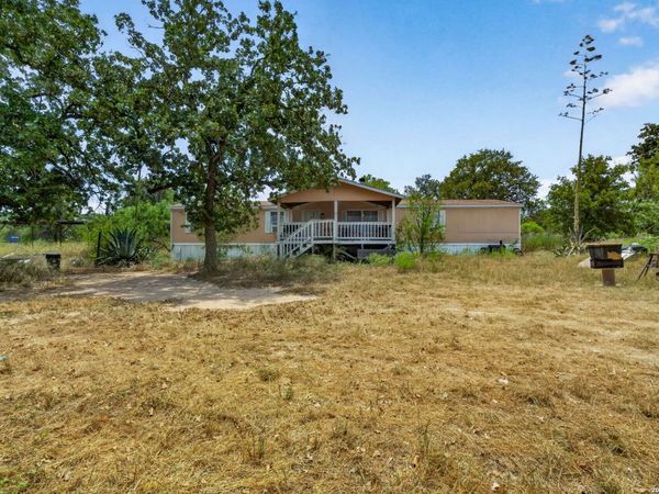 230 MOLLY DR, Lytle, TX 78052