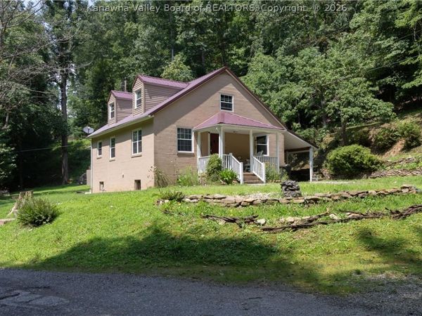 327 Leatherwood Road, Clendenin, WV 25045
