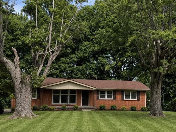 1302 Ellington Dr, Lafayette, TN 37083