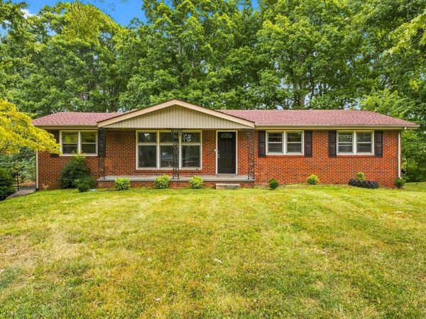 1302 Ellington Dr, Lafayette, TN 37083