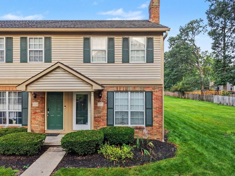 7773 Deercrest Court, Unit 7773, Dublin, OH 43016 Photo 2