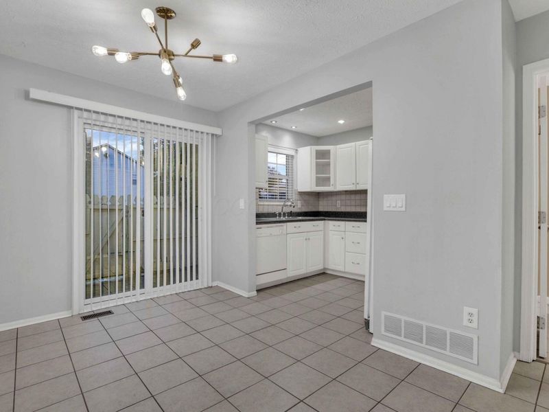 7773 Deercrest Court, Unit 7773, Dublin, OH 43016 Photo 6