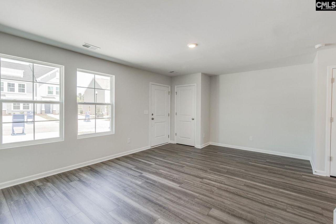 3085 Harborview Drive Photo 4