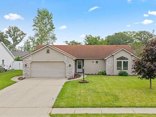 729 S Valley River Drive, Columbia City, IN 46725