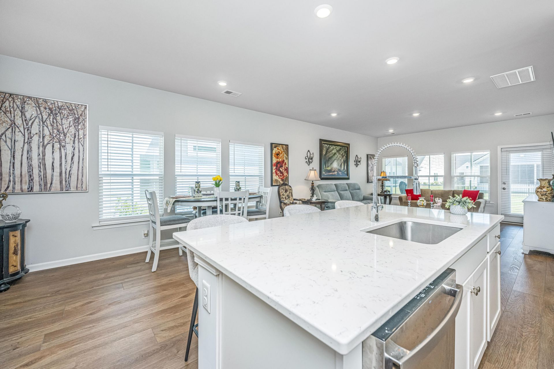 1146 Glorious Way Photo 5
