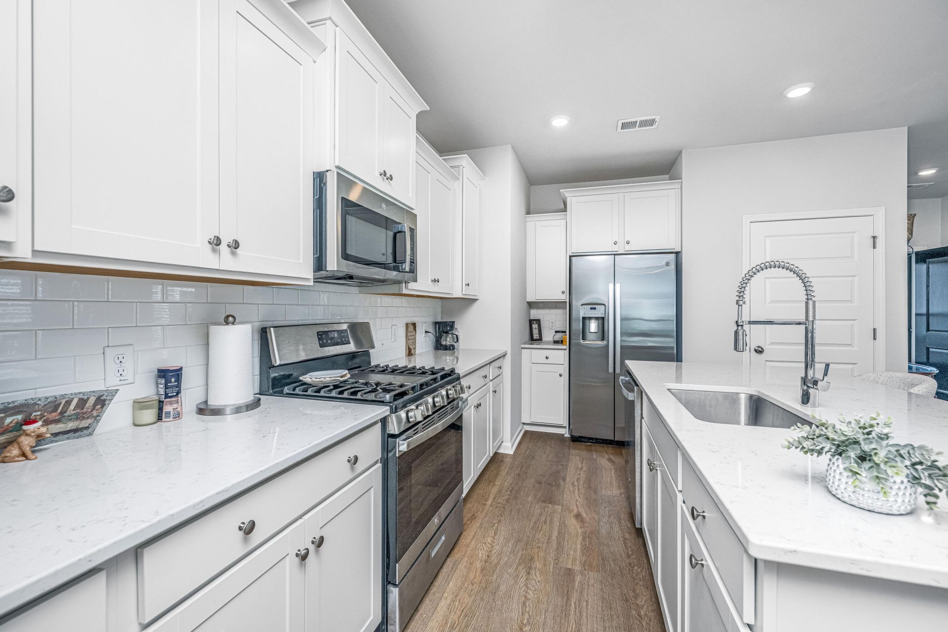 1146 Glorious Way Photo 6