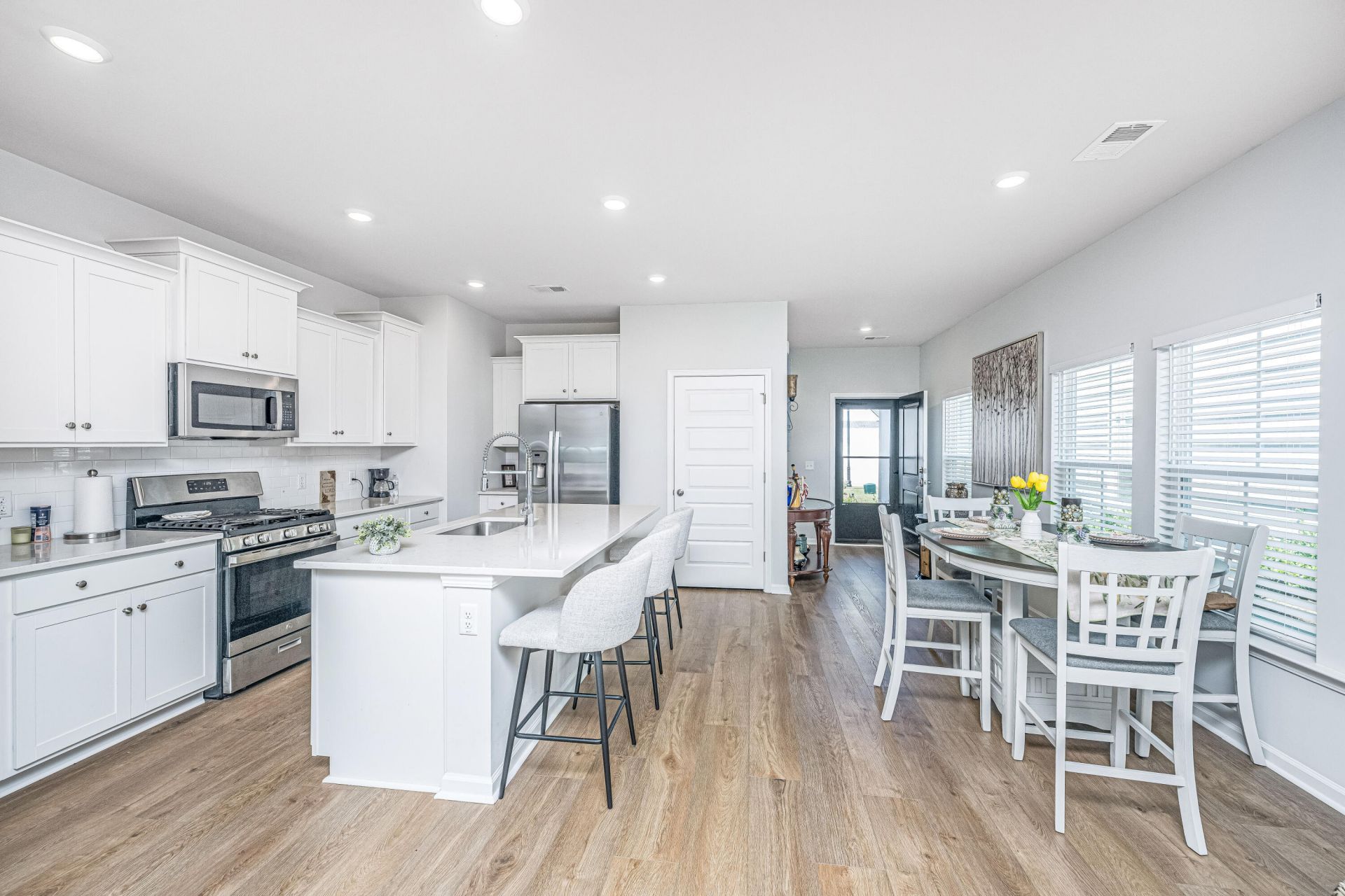 1146 Glorious Way Photo 7