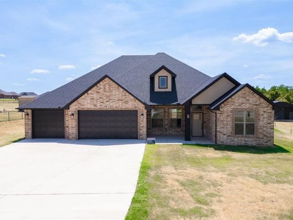 2433 Raven Circle, Blanchard, OK 73010