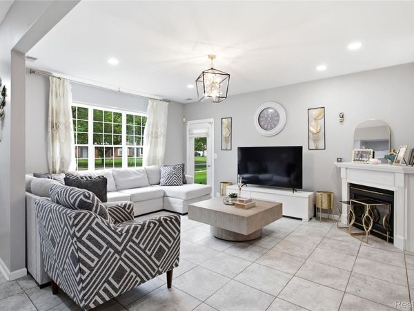 13169 Canopy Drive, Sterling Heights, Mi 48313