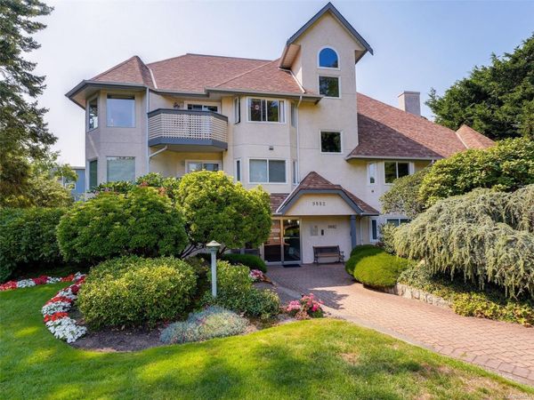 9882 Fifth St, Unit #208, Sidney, BC V8L 2X3