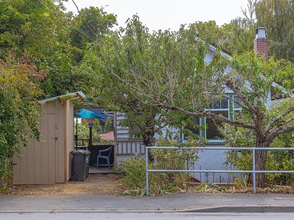 1467 Bay St , Victoria, BC V8R 2A6