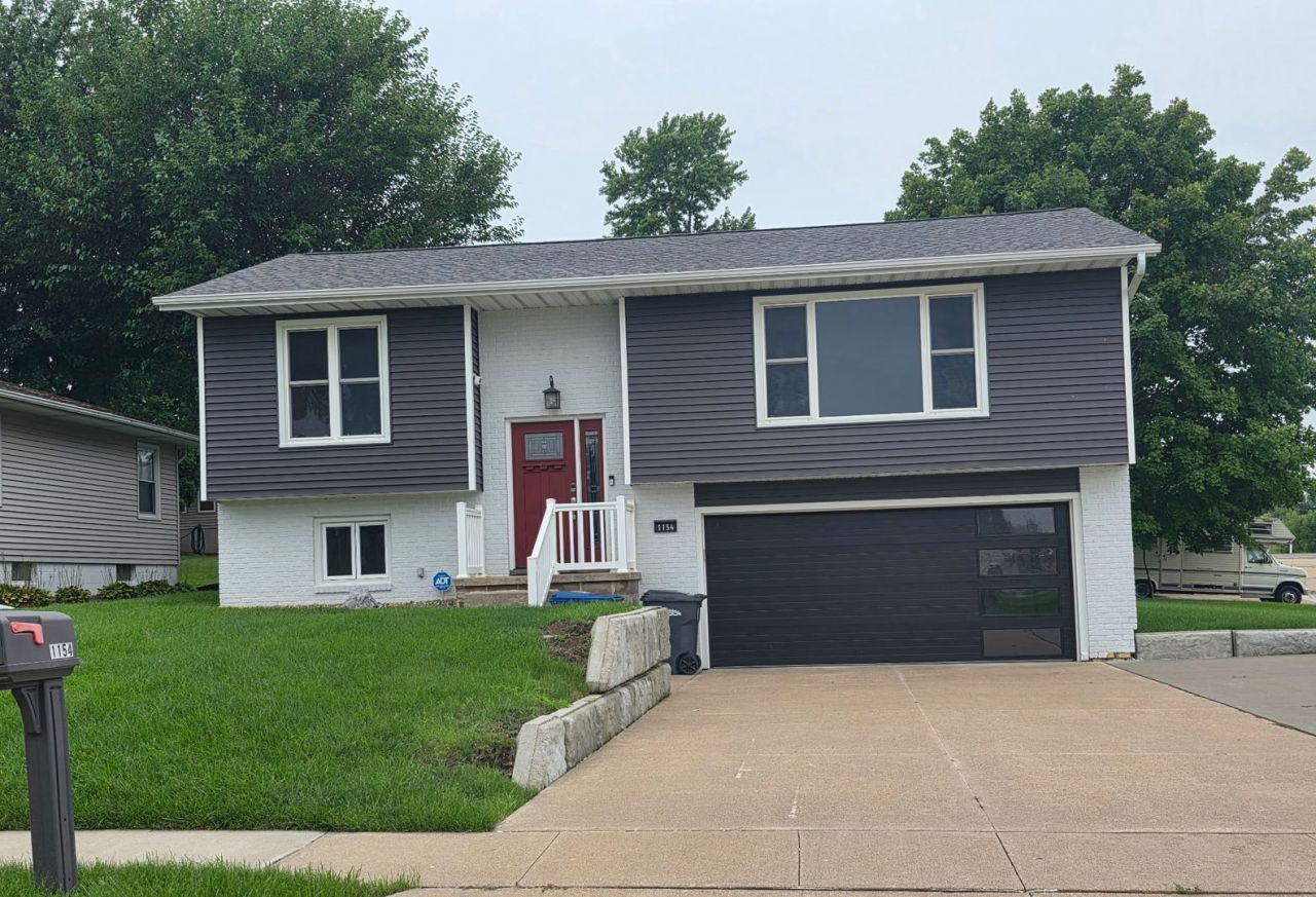 1154 Jefferies Drive , Clinton, IA 52732 Main Photo