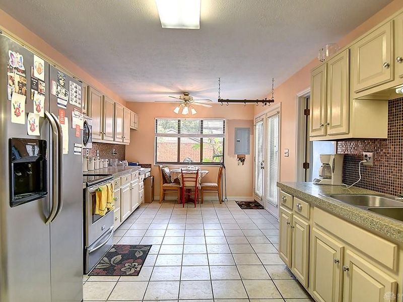 6069 N Quinella Way, Centerville, OH 45459 Photo 2