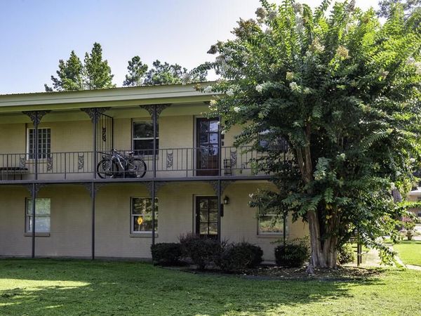 105 Orleans Oaks Ln, Oxford, MS 38655