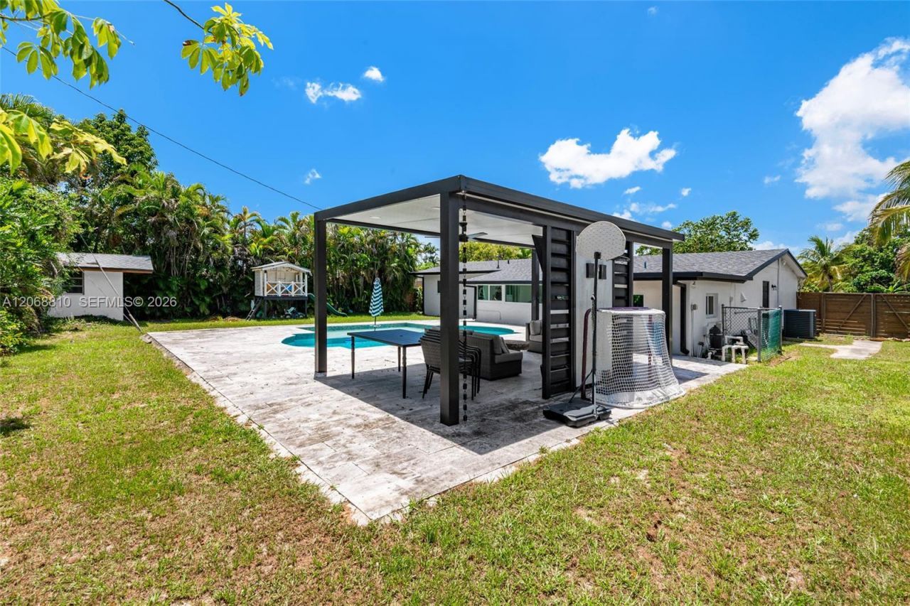 18145 SW 95th Ct, Palmetto Bay, FL 33157 Photo