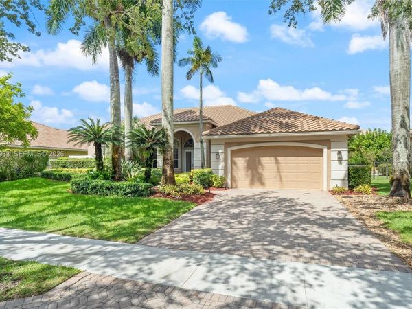 2733 Meadowood Dr , Weston, FL 33332
