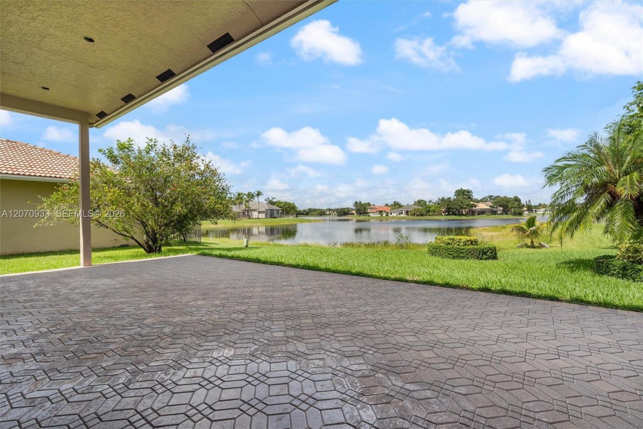 2733 Meadowood Dr , Weston, FL 33332 Photo