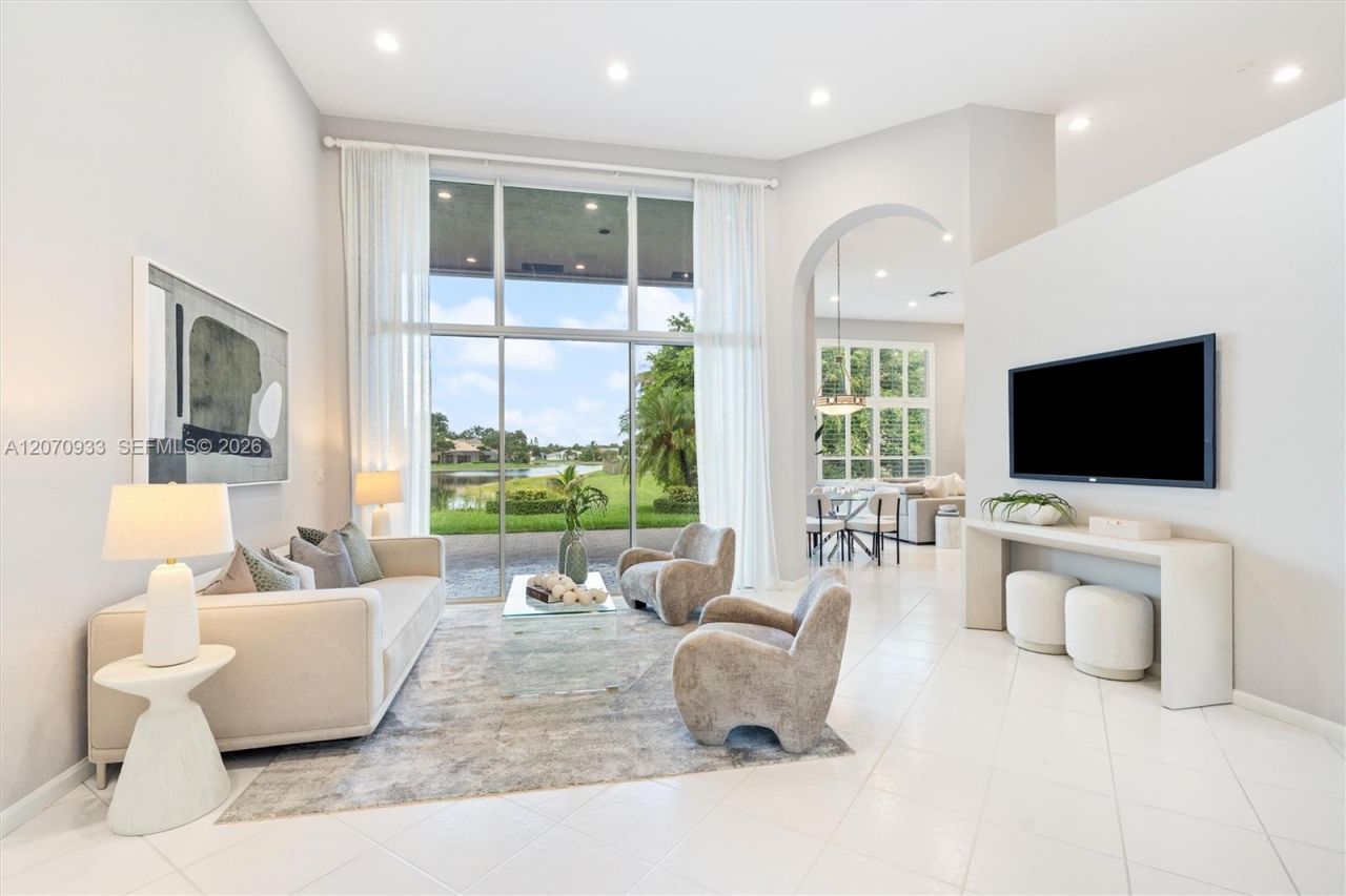 2733 Meadowood Dr , Weston, FL 33332 Photo
