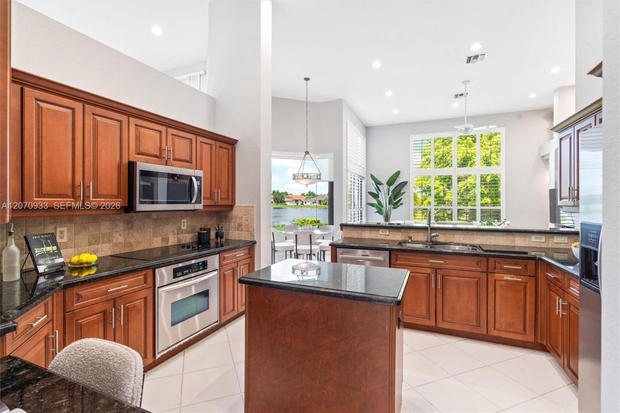 2733 Meadowood Dr , Weston, FL 33332 Photo