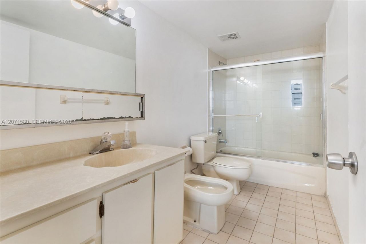 1775 Washington Ave, Unit 5D, Miami Beach, FL 33139 Photo