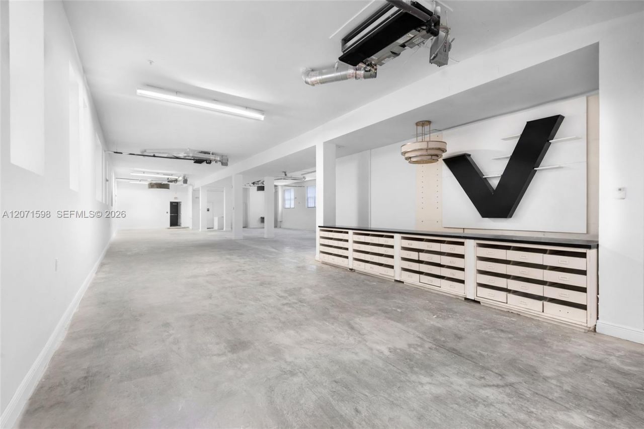 727 Collins Ave , Miami Beach, FL 33139 Photo