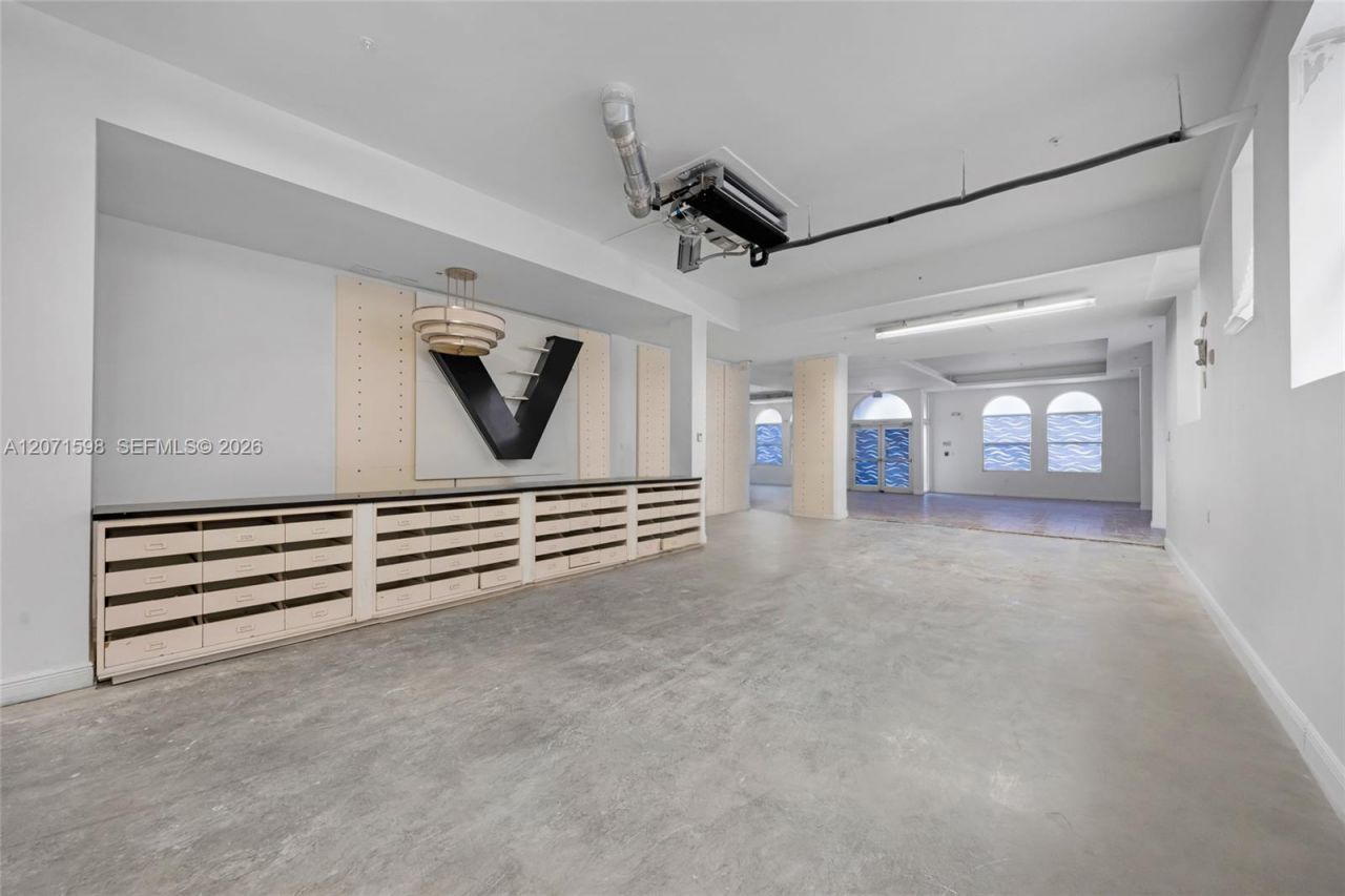 727 Collins Ave , Miami Beach, FL 33139 Photo