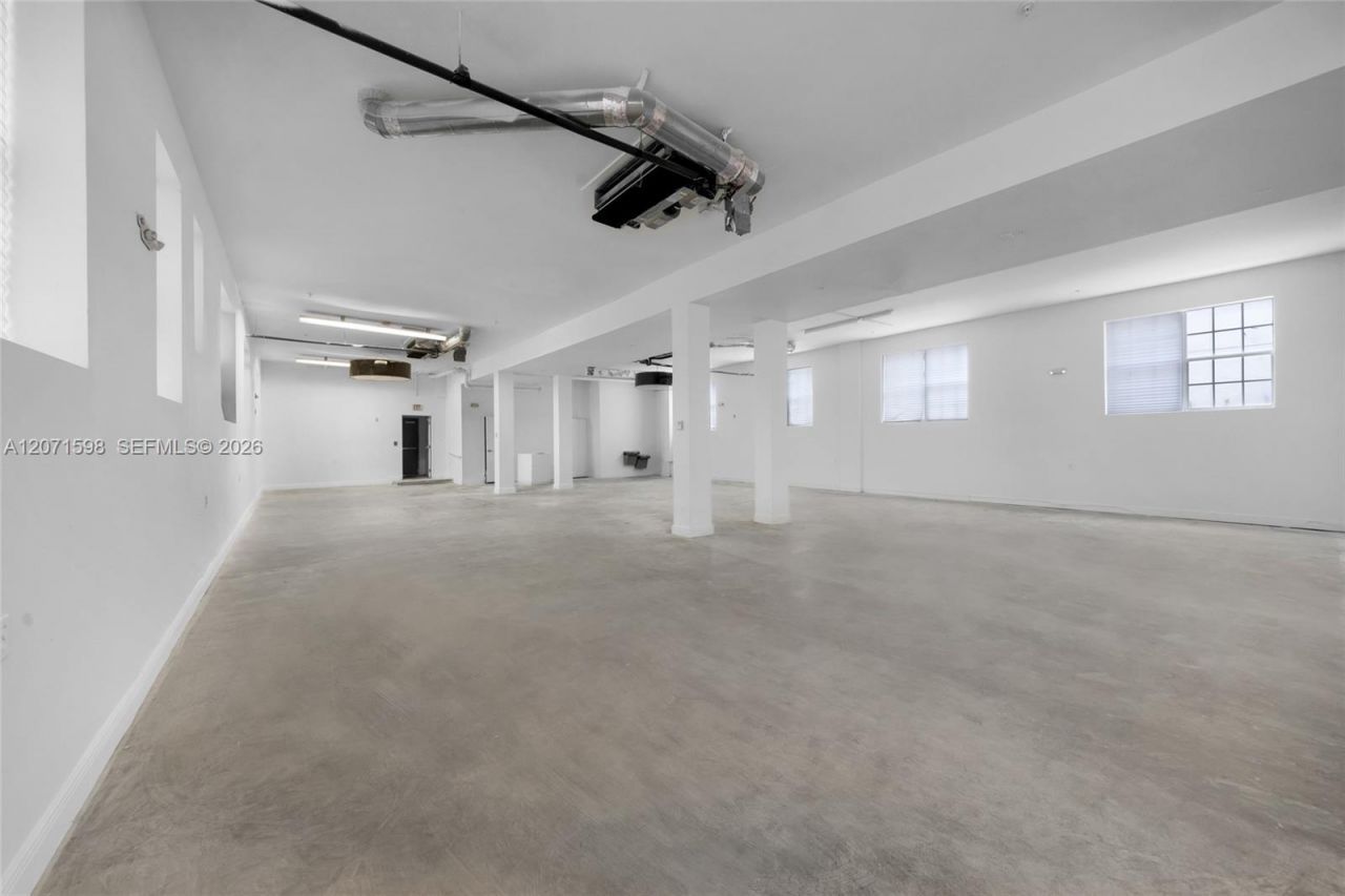 727 Collins Ave , Miami Beach, FL 33139 Photo